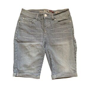 Faded Glory Womens Bermuda Shorts Size 4 Blue & White Stripe Size 4